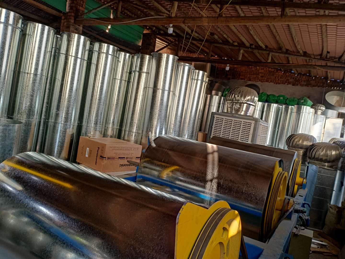 湖南省偉利翔機(jī)械通風(fēng)設(shè)備有限公司,永州市生產(chǎn)安裝螺旋風(fēng)管,共板風(fēng)管,消防風(fēng)管,銷售冷風(fēng)機(jī),負(fù)壓風(fēng)機(jī)